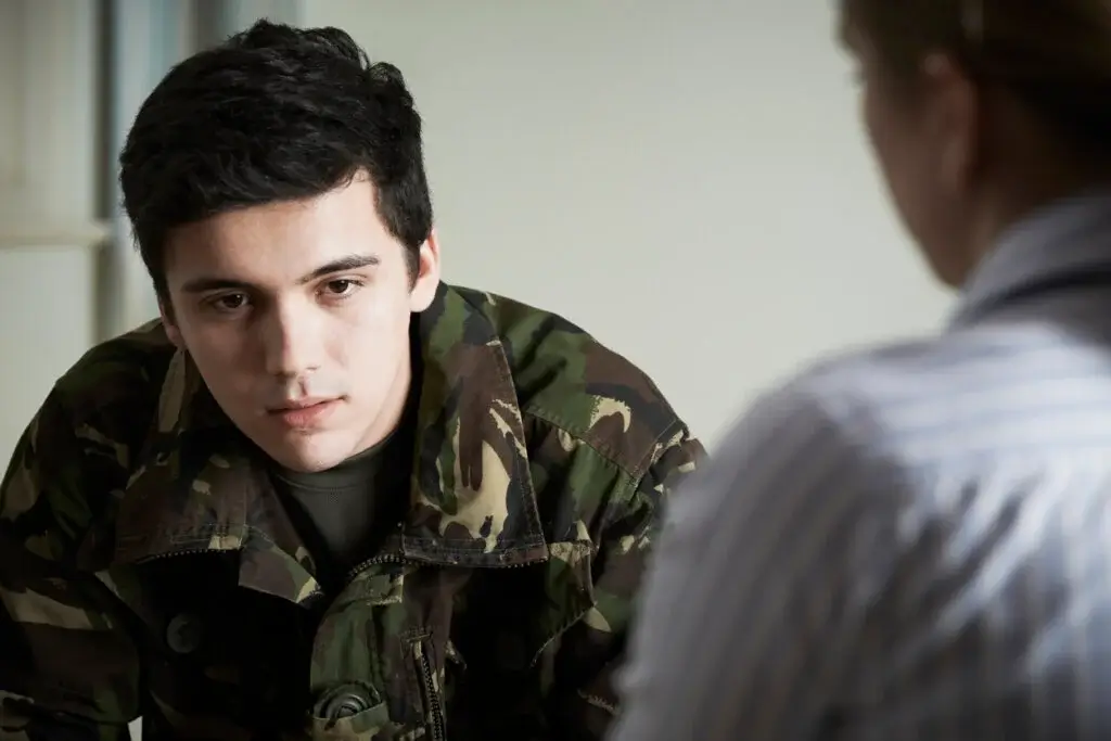 Ung soldat ved psykolog