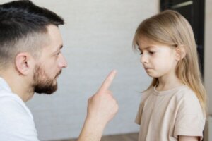 Lider du af forældres gaslighting?
