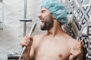 Hvorfor du kan lide at synge i badet