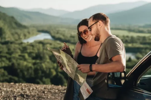 Par på tur repræsenterer nogle fakta om at rejse
