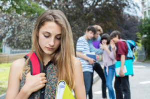 Sådan hjælper du teenagere med at håndtere socialt pres