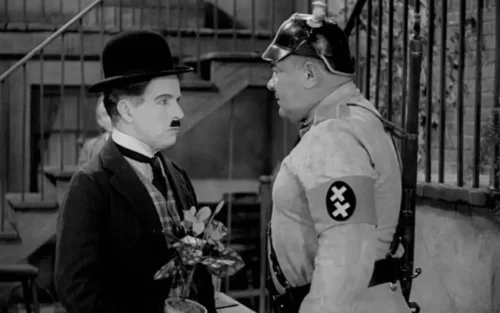 Charlie Chaplin i scene fra film