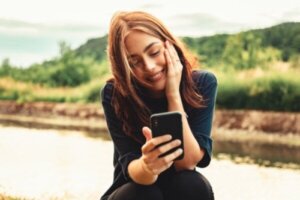 Tinder-effekten: De psykologiske virkninger af moderne dating