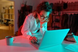 Hvad ligger der bag dit presserende behov for at besvare arbejdsmails?