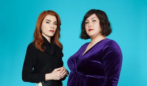 To kvinder fra serie, der repræsenterer forholdet mellem fedtfobi og tv