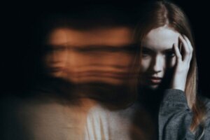 Sådan hjælper du en person, der lider af et psykotisk sammenbrud