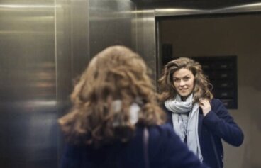 Ved du, hvorfor elevatorer har spejle?